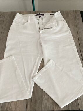 Gloria Vanderbilt Women’s White Amanda Jeans 12s